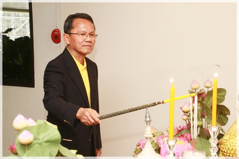 ﻿ รัฐมนตรีว่าการกระทรวงยุติธรรม เข้าเยี่ยมชมการประมูลขายทอดตลาดทรัพย์ด้วยวิธีการเสนอราคาผ่านระบบอิเล็กทรอนิกส์ e-Offering Auction ของกรมบังคับคดี